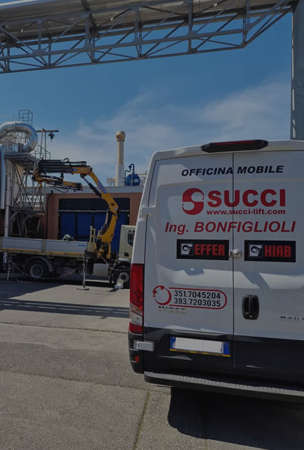 Officina mobile SUCCI al lavoro presso un cliente